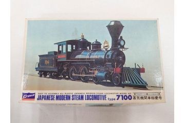 ミニチュア-鉄道シリーズ　C62型テンダ機関車(No.4)　クラウンモデル 蒸気機関車(D51・7100・C51)　ニチモ　ボストン　世界の戦車シリーズ(US ARMY/M109)　ロケットなど　古い乗り物のおもちゃまとめて(童友社、JAPANESE MODERN STEAM LOCOMOTIVE、C-735、MS-58、AX-01、玩具、ブリキ、プラモデル、ソフビ)(R-070769)