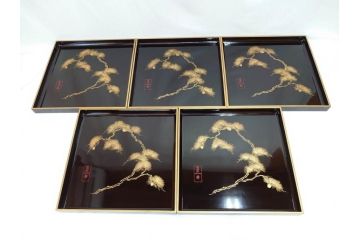加藤勝次郎　輪島塗　総黒金縁文人松　別製　布着堅地　美しい金蒔絵が上品な雰囲気を感じさせる会席膳10客セット(木製、お膳、漆器、沈金、松葉、松の実、箱付き、袋付き)(R-070771)