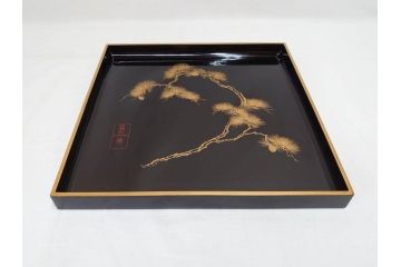 加藤勝次郎　輪島塗　総黒金縁文人松　別製　布着堅地　美しい金蒔絵が上品な雰囲気を感じさせる会席膳10客セット(木製、お膳、漆器、沈金、松葉、松の実、箱付き、袋付き)(R-070771)