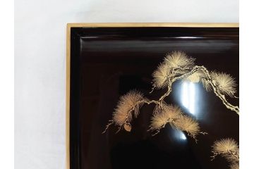 加藤勝次郎　輪島塗　総黒金縁文人松　別製　布着堅地　美しい金蒔絵が上品な雰囲気を感じさせる会席膳10客セット(木製、お膳、漆器、沈金、松葉、松の実、箱付き、袋付き)(R-070771)