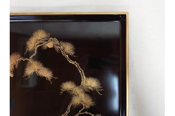 加藤勝次郎　輪島塗　総黒金縁文人松　別製　布着堅地　美しい金蒔絵が上品な雰囲気を感じさせる会席膳10客セット(木製、お膳、漆器、沈金、松葉、松の実、箱付き、袋付き)(R-070771)