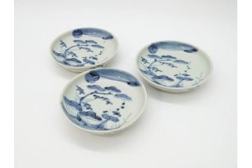 江戸期　古伊万里　染付　約13cm　4.3寸　松の絵が柔らかい雰囲気を醸し出す小皿3枚セット(深皿、和皿、和食器、四寸三分)(R-070775)