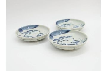 江戸期　古伊万里　染付　約13cm　4.3寸　松の絵が柔らかい雰囲気を醸し出す小皿3枚セット(深皿、和皿、和食器、四寸三分)(R-070775)