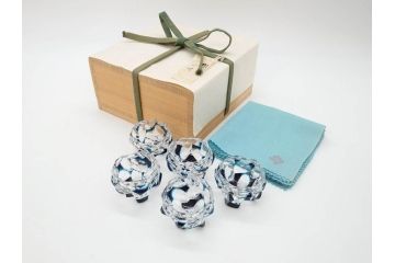 日本工芸会正会員　渡邊明　未使用品　被硝子　繊細なカットが美しく上品な雰囲気の切子器揃5客セット(酒杯、盃、ガラス、ショットグラス、ぐい呑み、共箱付き)(R-070777)