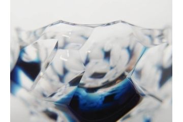 日本工芸会正会員　渡邊明　未使用品　被硝子　繊細なカットが美しく上品な雰囲気の切子器揃5客セット(酒杯、盃、ガラス、ショットグラス、ぐい呑み、共箱付き)(R-070777)