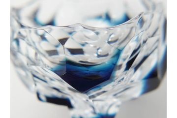 日本工芸会正会員　渡邊明　未使用品　被硝子　繊細なカットが美しく上品な雰囲気の切子器揃5客セット(酒杯、盃、ガラス、ショットグラス、ぐい呑み、共箱付き)(R-070777)