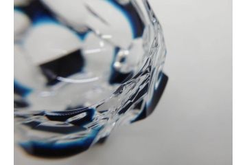 日本工芸会正会員　渡邊明　未使用品　被硝子　繊細なカットが美しく上品な雰囲気の切子器揃5客セット(酒杯、盃、ガラス、ショットグラス、ぐい呑み、共箱付き)(R-070777)