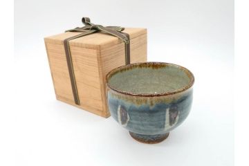 武内晴二郎　約13cm　4.1寸　上品な和の雰囲気溢れる抜絵呉須茶碗(抹茶碗、茶道具、茶器、和食器、四寸一分、共箱付き)(R-070781)