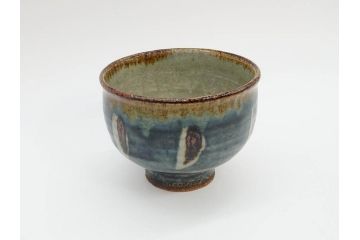 武内晴二郎　約13cm　4.1寸　上品な和の雰囲気溢れる抜絵呉須茶碗(抹茶碗、茶道具、茶器、和食器、四寸一分、共箱付き)(R-070781)