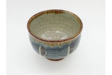 武内晴二郎　約13cm　4.1寸　上品な和の雰囲気溢れる抜絵呉須茶碗(抹茶碗、茶道具、茶器、和食器、四寸一分、共箱付き)(R-070781)