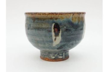 武内晴二郎　約13cm　4.1寸　上品な和の雰囲気溢れる抜絵呉須茶碗(抹茶碗、茶道具、茶器、和食器、四寸一分、共箱付き)(R-070781)