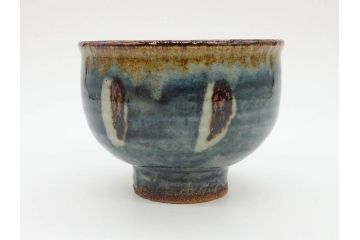 武内晴二郎　約13cm　4.1寸　上品な和の雰囲気溢れる抜絵呉須茶碗(抹茶碗、茶道具、茶器、和食器、四寸一分、共箱付き)(R-070781)