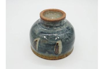 武内晴二郎　約13cm　4.1寸　上品な和の雰囲気溢れる抜絵呉須茶碗(抹茶碗、茶道具、茶器、和食器、四寸一分、共箱付き)(R-070781)