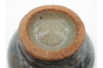 武内晴二郎　約13cm　4.1寸　上品な和の雰囲気溢れる抜絵呉須茶碗(抹茶碗、茶道具、茶器、和食器、四寸一分、共箱付き)(R-070781)