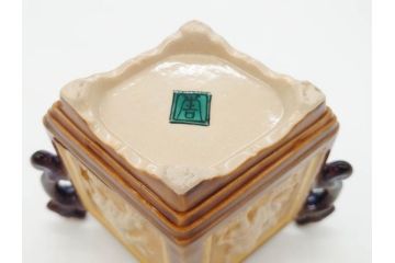 九谷焼　徳田八十吉　瑞稲釉(瑞穂?)　菱形　四天王図　龍双耳　観音摘　意匠を凝らしたつくりが見事な香炉(共箱付き)(R-070782)