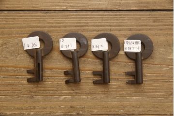和製アンティーク　上手物!!　厚手で立派な打ち出し金具!!　総桐の六丁引き庄内箪笥(桐箪笥、桐たんす、整理タンス、衣装たんす、古箪笥、時代箪笥、引き出し)(R-070802)