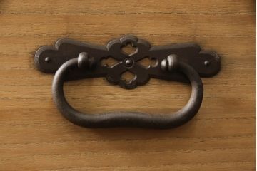 和製アンティーク　上手物!!　厚手で立派な打ち出し金具!!　総桐の庄内箪笥ローチェスト(桐箪笥、桐たんす、時代箪笥、整理タンス、衣装たんす、古箪笥、引き出し、ローボード、テレビ台、テレビボード)(R-070804)