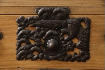 和製アンティーク　上手物!!　厚手で立派な打ち出し金具!!　総桐の庄内箪笥ローチェスト(桐箪笥、桐たんす、時代箪笥、整理タンス、衣装たんす、古箪笥、引き出し、ローボード、テレビ台、テレビボード)(R-070804)