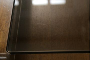 和製ビンテージ　maruni(マルニ木工)　ガラストップがお洒落なセンターテーブル(ローテーブル、リビングテーブル、カフェテーブル、座卓、ヴィンテージ)(R-070805)