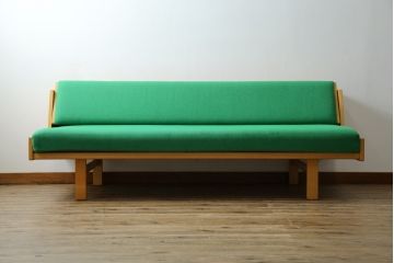 北欧ビンテージ　デンマーク製　ハンス・J・ウェグナー　GE258　グリーンカラーが空間のアクセントになる機能性抜群のデイベッド(ソファベッド、3人掛けソファ、ヴィンテージ、北欧)(R-070806)