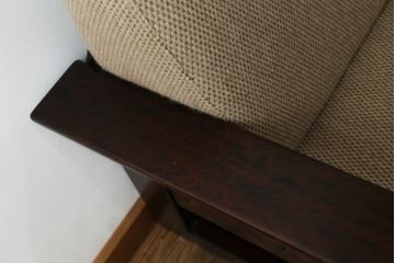 中古　北海道民芸家具　HM220　落ち着いた色合いと重厚な佇まいが魅力的なアームチェア(1人掛けソファ、アームソファ、椅子、イス)(R-070807)