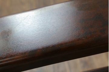中古　北海道民芸家具　HM220　落ち着いた色合いと重厚な佇まいが魅力的なアームチェア(1人掛けソファ、アームソファ、椅子、イス)(R-070807)