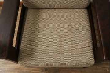 中古　北海道民芸家具　HM220　落ち着いた色合いと重厚な佇まいが魅力的なアームチェア(1人掛けソファ、アームソファ、椅子、イス)(R-070807)
