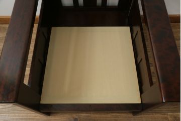 中古　北海道民芸家具　HM220　落ち着いた色合いと重厚な佇まいが魅力的なアームチェア(1人掛けソファ、アームソファ、椅子、イス)(R-070807)