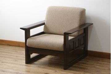 中古　北海道民芸家具　HM220　落ち着いた色合いと重厚な佇まいが魅力的なアームチェア(1人掛けソファ、アームソファ、椅子、イス)(R-070808)