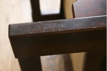 中古　北海道民芸家具　HM220　落ち着いた色合いと重厚な佇まいが魅力的なアームチェア(1人掛けソファ、アームソファ、椅子、イス)(R-070808)