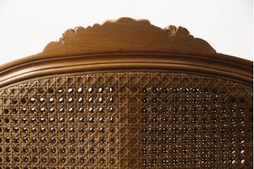 フランスアンティーク　高級品!!　ビーチ材　手の込んだ造りが魅力のラタンアームチェア(イージーチェア、ラウンジチェア、1人掛けソファ、椅子、イス)(R-070810)