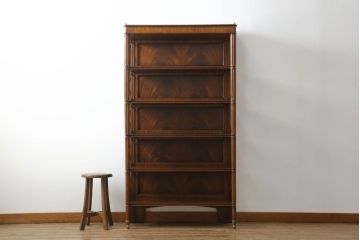 中古　美品!!　イギリス家具　MAITLAND-SMITH(メートランドスミス)　クラシカルな佇まいが美しい凝ったデザインのオープンシェルフ(ブックシェルフ、飾り棚、本棚、英国)(定価約58万円)(R-070811)