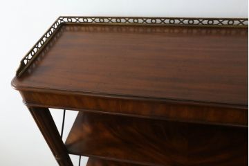 中古　美品!!　イギリス家具　MAITLAND-SMITH(メートランドスミス)　クラシカルな佇まいが美しい凝ったデザインのオープンシェルフ(ブックシェルフ、飾り棚、本棚、英国)(定価約58万円)(R-070811)