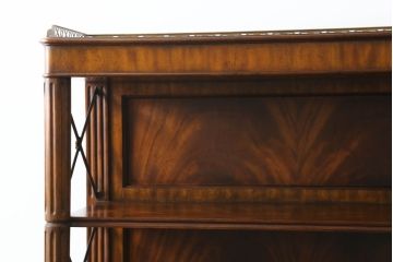 中古　美品!!　イギリス家具　MAITLAND-SMITH(メートランドスミス)　クラシカルな佇まいが美しい凝ったデザインのオープンシェルフ(ブックシェルフ、飾り棚、本棚、英国)(定価約58万円)(R-070811)