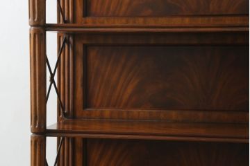 中古　美品!!　イギリス家具　MAITLAND-SMITH(メートランドスミス)　クラシカルな佇まいが美しい凝ったデザインのオープンシェルフ(ブックシェルフ、飾り棚、本棚、英国)(定価約58万円)(R-070811)
