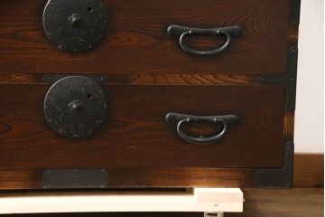 中古　高級品!!　引き出し13杯の収納力が魅力的なアンティーク調帳場箪笥(チェスト、時代箪笥、和タンス、収納たんす、整理タンス、引き出し)(R-070812)