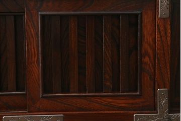 中古　岩谷堂箪笥　欅(ケヤキ)材　前面玉杢仕様　伝統工芸士「菊広」作　雲龍紋の手打ち金具が目を惹く階段箪笥(和箪笥、収納箪笥、引き出し)(定価約140万円)(R-070836)