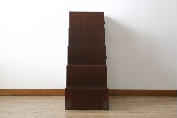 中古　岩谷堂箪笥　欅(ケヤキ)材　前面玉杢仕様　伝統工芸士「菊広」作　雲龍紋の手打ち金具が目を惹く階段箪笥(和箪笥、収納箪笥、引き出し)(定価約140万円)(R-070836)