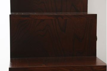 中古　岩谷堂箪笥　欅(ケヤキ)材　前面玉杢仕様　伝統工芸士「菊広」作　雲龍紋の手打ち金具が目を惹く階段箪笥(和箪笥、収納箪笥、引き出し)(定価約140万円)(R-070836)