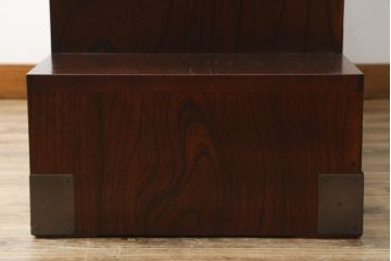 中古　岩谷堂箪笥　欅(ケヤキ)材　前面玉杢仕様　伝統工芸士「菊広」作　雲龍紋の手打ち金具が目を惹く階段箪笥(和箪笥、収納箪笥、引き出し)(定価約140万円)(R-070836)