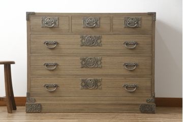 中古　美品　国産　伝統工芸　桐屋田中製　優美な牡丹金具が品の良さを高める総桐材製の衣装箪笥(桐箪笥、整理箪笥、チェスト、引き出し、桐たんす)(定価約60万円)(R-070838)