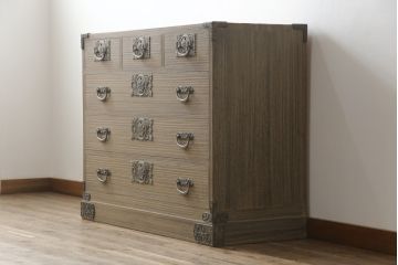 中古　美品　国産　伝統工芸　桐屋田中製　優美な牡丹金具が品の良さを高める総桐材製の衣装箪笥(桐箪笥、整理箪笥、チェスト、引き出し、桐たんす)(定価約60万円)(R-070838)