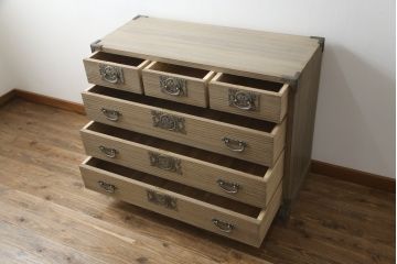 中古　美品　国産　伝統工芸　桐屋田中製　優美な牡丹金具が品の良さを高める総桐材製の衣装箪笥(桐箪笥、整理箪笥、チェスト、引き出し、桐たんす)(定価約60万円)(R-070838)