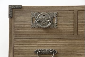 中古　美品　国産　伝統工芸　桐屋田中製　優美な牡丹金具が品の良さを高める総桐材製の衣装箪笥(桐箪笥、整理箪笥、チェスト、引き出し、桐たんす)(定価約60万円)(R-070838)
