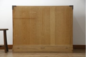 中古　美品　国産　伝統工芸　桐屋田中製　優美な牡丹金具が品の良さを高める総桐材製の衣装箪笥(桐箪笥、整理箪笥、チェスト、引き出し、桐たんす)(定価約60万円)(R-070838)