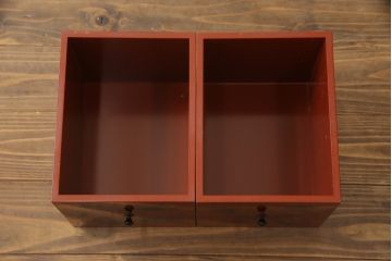 中古　高級品!!　朱色と黒のコントラストが美しい根来塗り風(あけぼの塗り)の階段箪笥小引き出し(和箪笥、収納箪笥、整理箪笥)(R-070839)