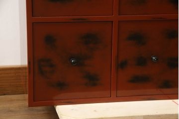 中古　高級品!!　朱色と黒のコントラストが美しい根来塗り風(あけぼの塗り)の階段箪笥小引き出し(和箪笥、収納箪笥、整理箪笥)(R-070839)