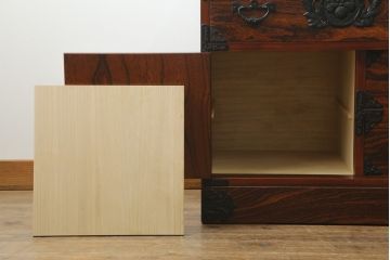中古　落ち着いた色味と力強い木目が魅力的な岩谷堂箪笥ローチェスト(ローボード、サイドボード、リビングボード、テレビ台、テレビボード、引き出し、和箪笥、収納箪笥)(R-070840)