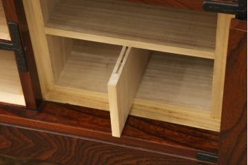 中古　落ち着いた色味と力強い木目が魅力的な岩谷堂箪笥ローチェスト(ローボード、サイドボード、リビングボード、テレビ台、テレビボード、引き出し、和箪笥、収納箪笥)(R-070840)