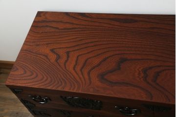 中古　落ち着いた色味と力強い木目が魅力的な岩谷堂箪笥ローチェスト(ローボード、サイドボード、リビングボード、テレビ台、テレビボード、引き出し、和箪笥、収納箪笥)(R-070840)